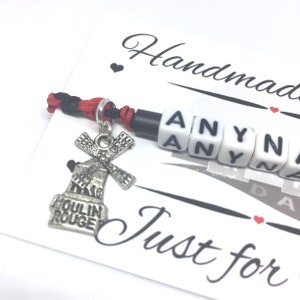Aangepaste naam vriendschapsarmband met Moulin Rouge-bedel, gepersonaliseerde woordsieraden cadeau-ideeën voor hem en haar, kerstsokvullers