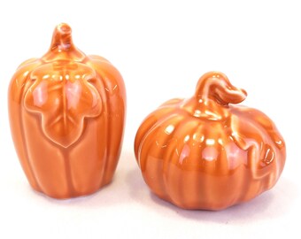 VintageHallmark Pumpkin Themed Salt & Pepper Shakers Fall Colors Thanksgiving Halloween