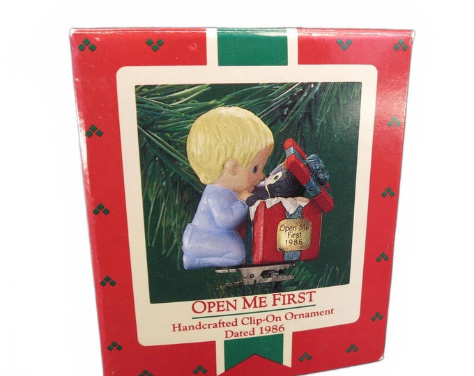 Open Me First Clip-On Vintage 1986 Hallmark Keepsake Ornament QX422-6