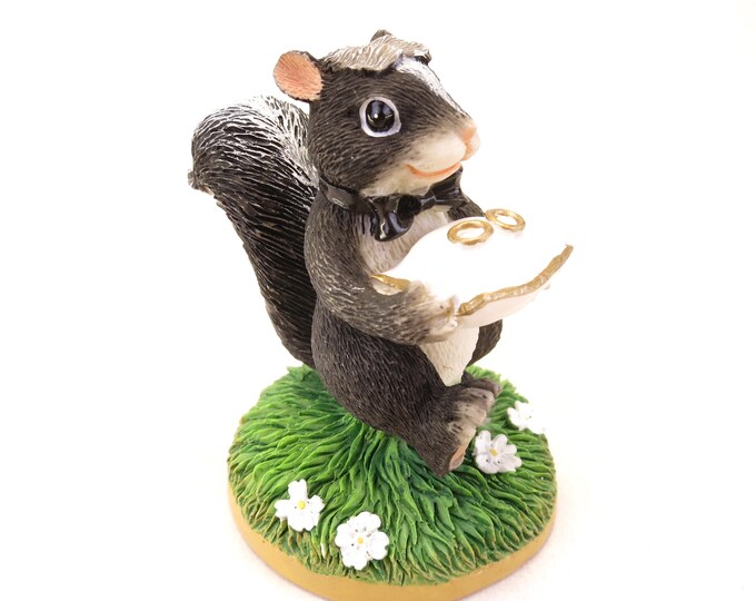 Charming Tails Fitz and Floyd "The Ring Bearer" Skunk Figurine 2.75" Vintage 1997