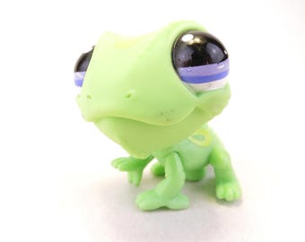 Hasbro Littlest Pet Shop #2399 Chameleon Lizard Authentic LPS Pet Collectible