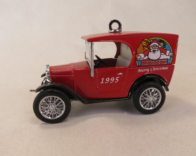 Matchbox Collectibles Christmas Treasures 1995 Red Santa Truck Ornament