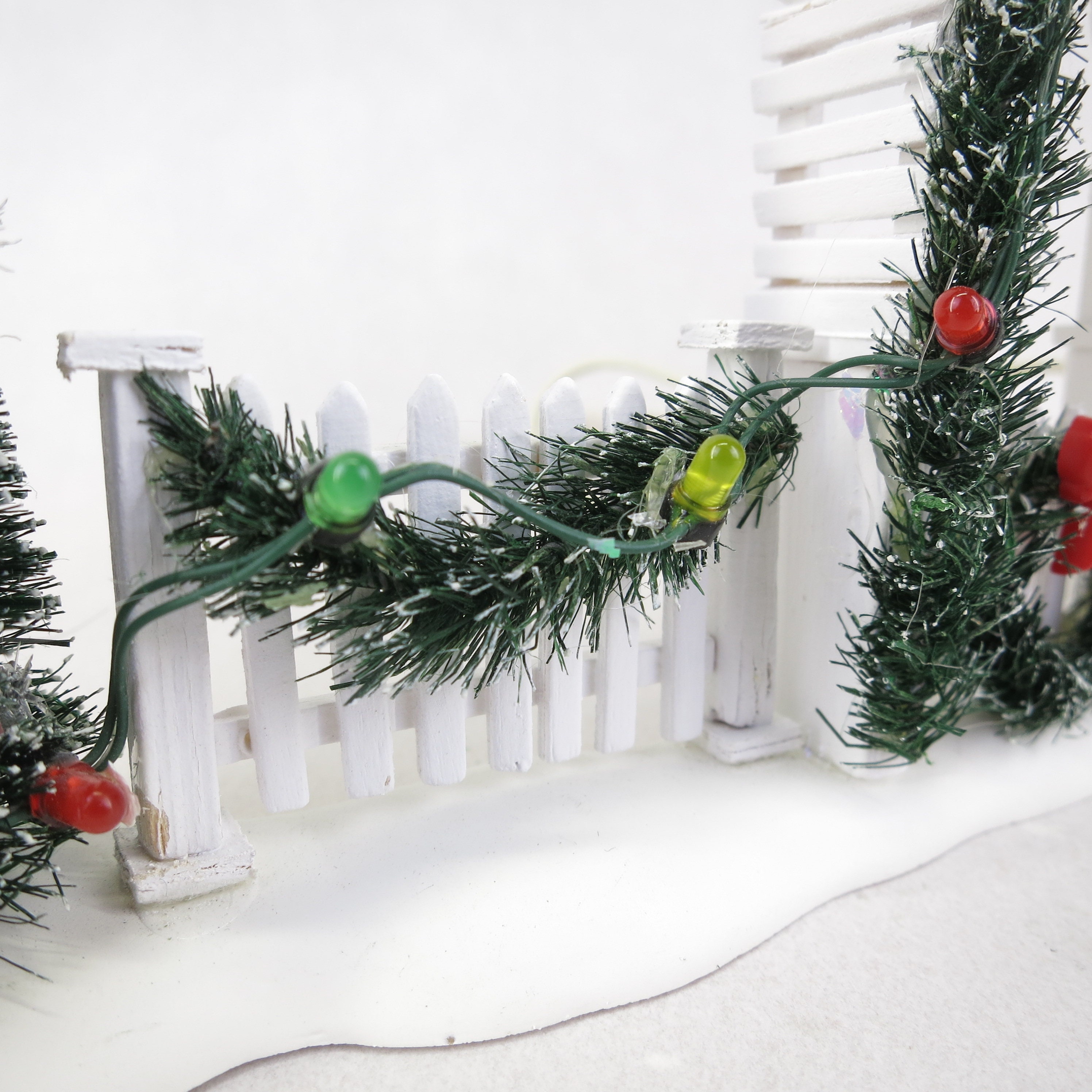 Department 56 Christmas Lane Lit Gate 55026 Christmas Dickens Village