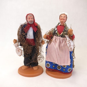 Dos muñecos de terracota de 18 cm de Santon de Provence, franceses, de Claude Carbonel: pescador y mujer pescadora