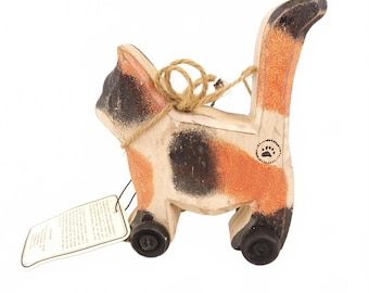 Juguete de madera con forma de gato en silla de ruedas de Boyd's Bears, estilo arte popular, de 14 cm (5,5 pulgadas), con etiqueta original vintage.