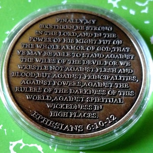 Moneda artística de desafío en alto relieve de la Armadura de Dios imagen 2