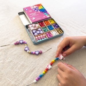 Kit para Fazer Pulseiras de Unicórnio | Atividade de Artesanato com Bijuterias para Crianças