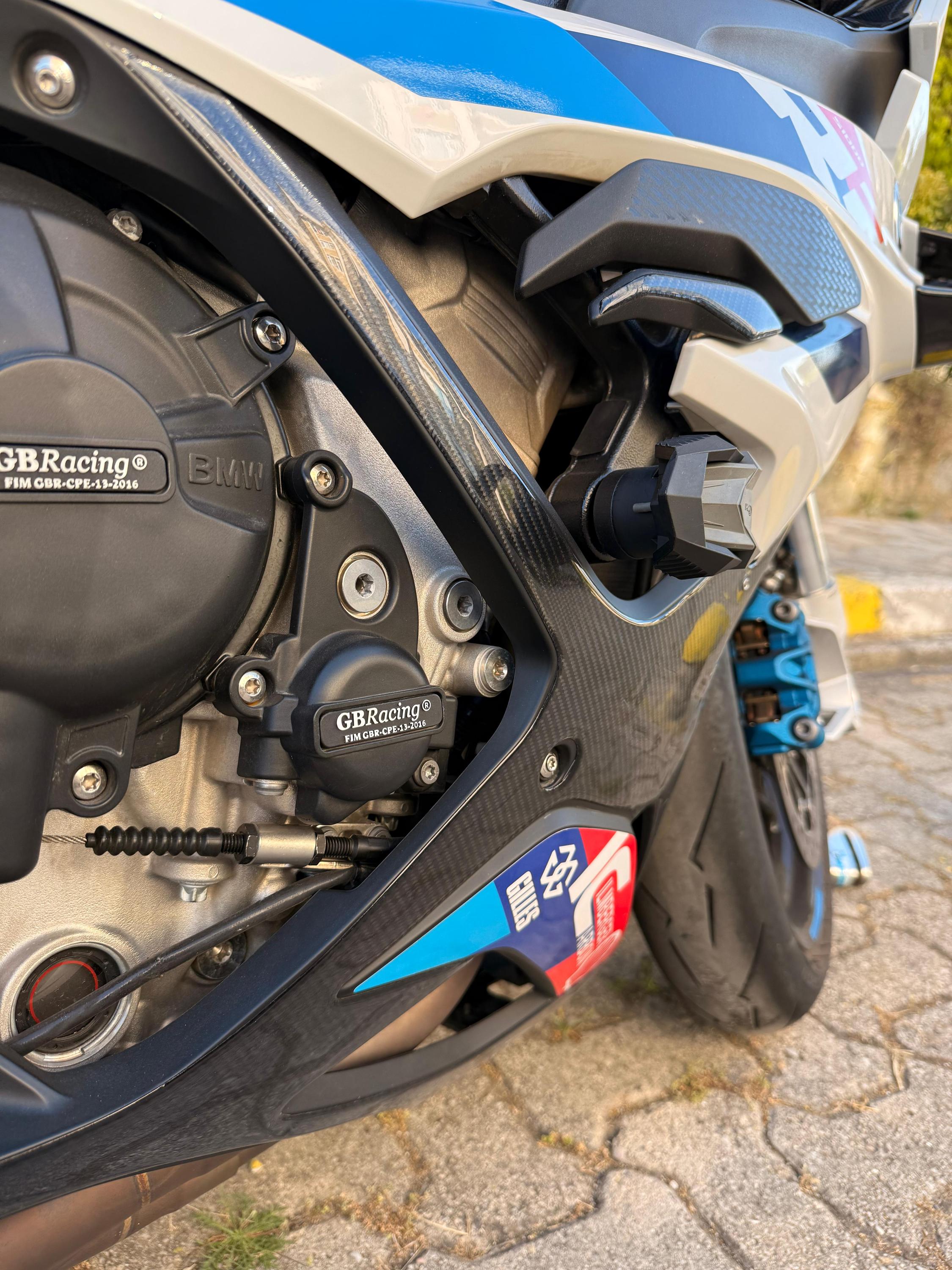 BMW S1000RR Fairing Decals (2009-2014) – Black Carbon Fiber Look & Silver Accents