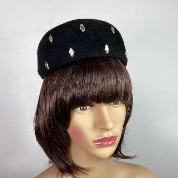 Vtg Frank Olive Bonwit Teller Pillbox Hat w/ Rhin… - image 1