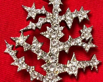 Broche/colgante navideño de cristal vintage diseñado por Fabergé