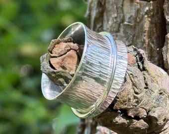 925 Sterling Silver Line Hammered Spinner Ring, Meditation Fidget Spinning Band, UK Size T, Handmade Unique Wide Chunky Statement Jewellery