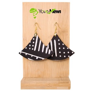 Bogolan wax fabric earrings, fan shape, different sizes available, black and white wax jewelry n.58
