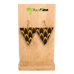 Wachsohrring Dreieck gelb schwarz Wachsstoff Fischschuppen Wachsschmuck Nr. 94