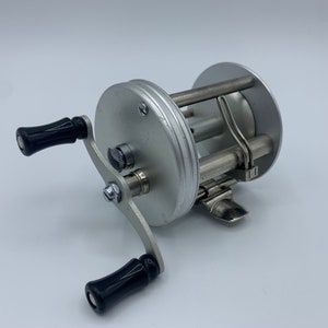 Vintage Pflueger Trusty No. 1933 Level Wind Fishing Reel