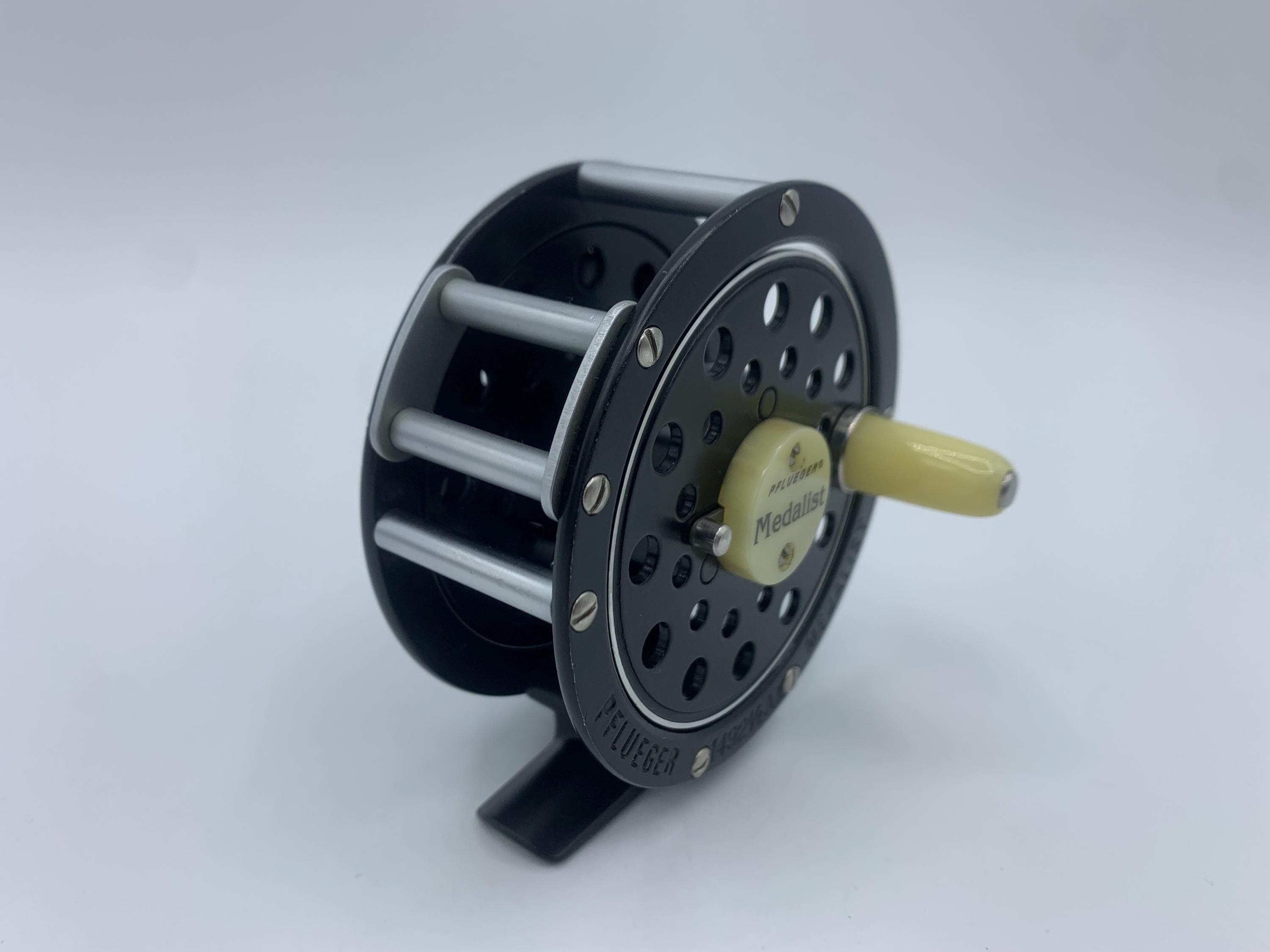 フルーガー メダリスト MED34 Jual PFLUEGER MEDALIST MED34 DAN MED56