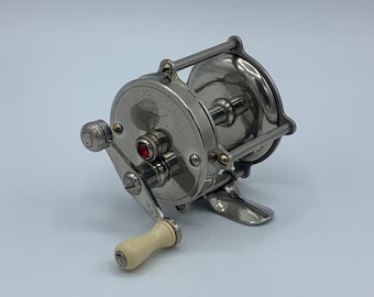 1960s Vintage Pflueger Nobby 1963-C Baitcasting Fishing Reel With