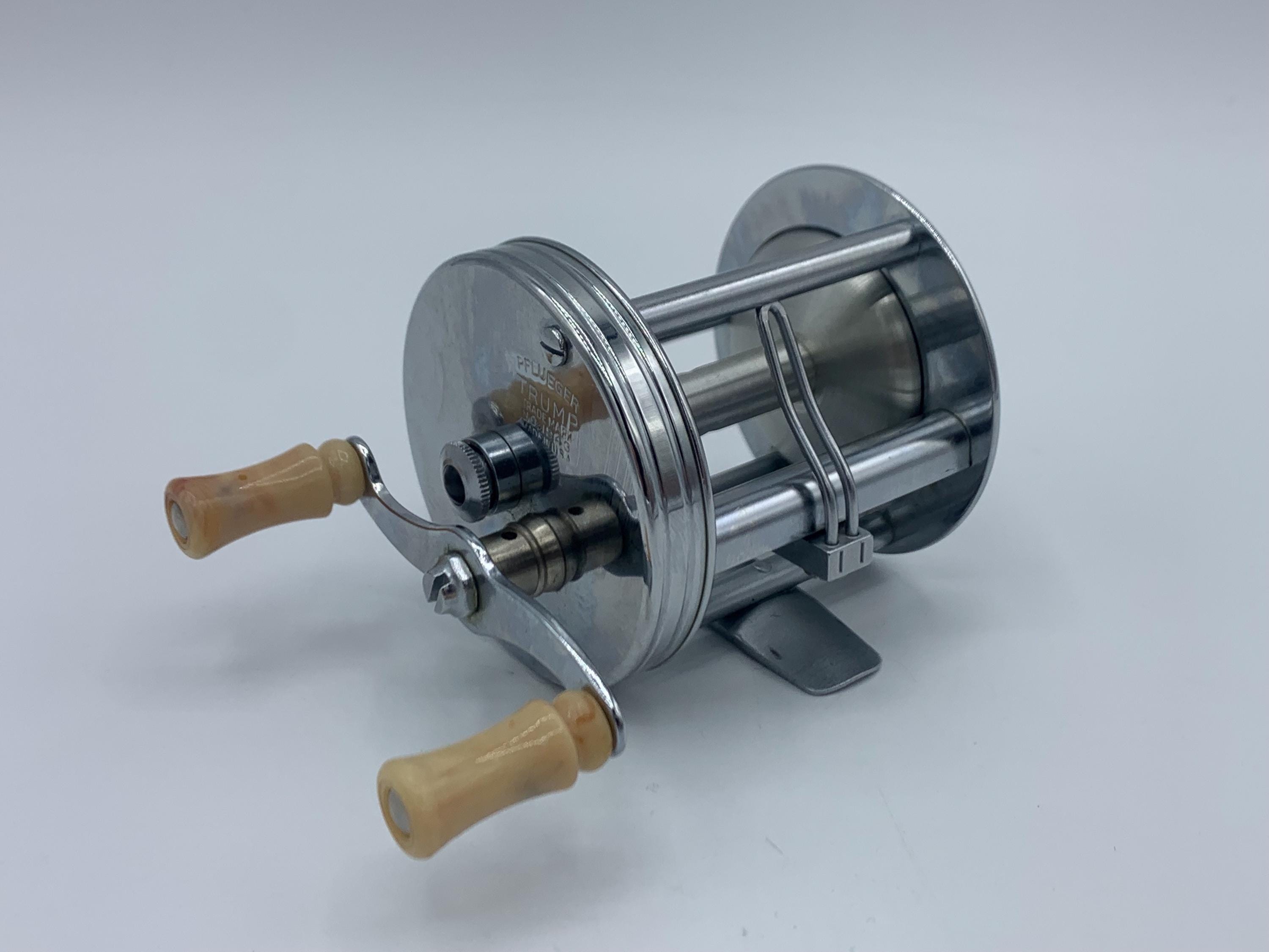 Vintage Pflueger Reel - Etsy