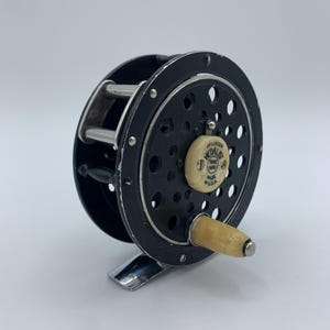 Vintage Pflueger Medalist 1492 Fly Fishing Reel Sculpted Pillars