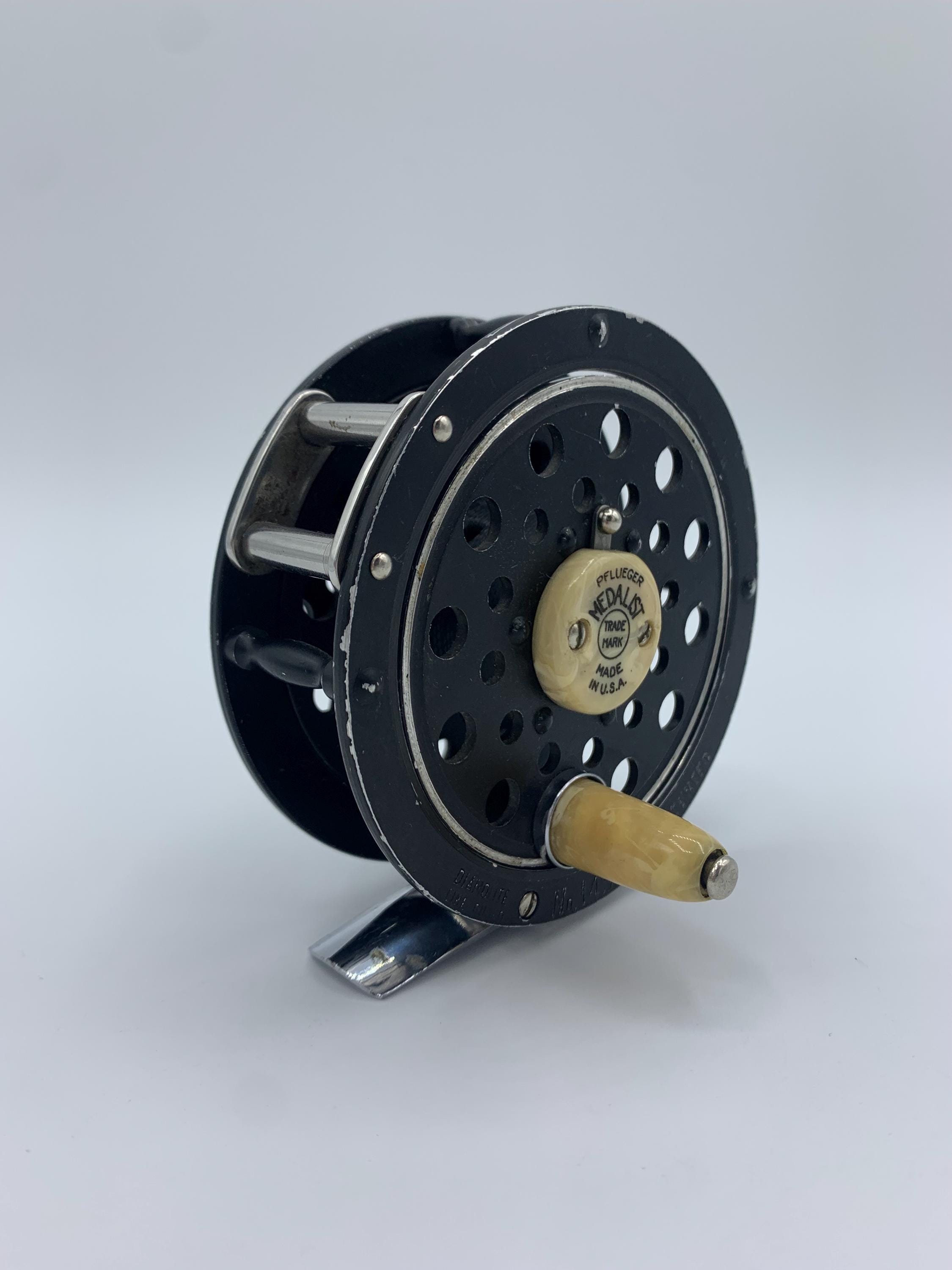 Vintage Pflueger Medalist 1492 Fly Fishing Reel Sculpted Pillars