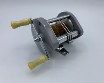LANGLEY LURECAST 330 箱付き Langley Lurecast Model 330 Fishing Reel With Original Box, Pouch