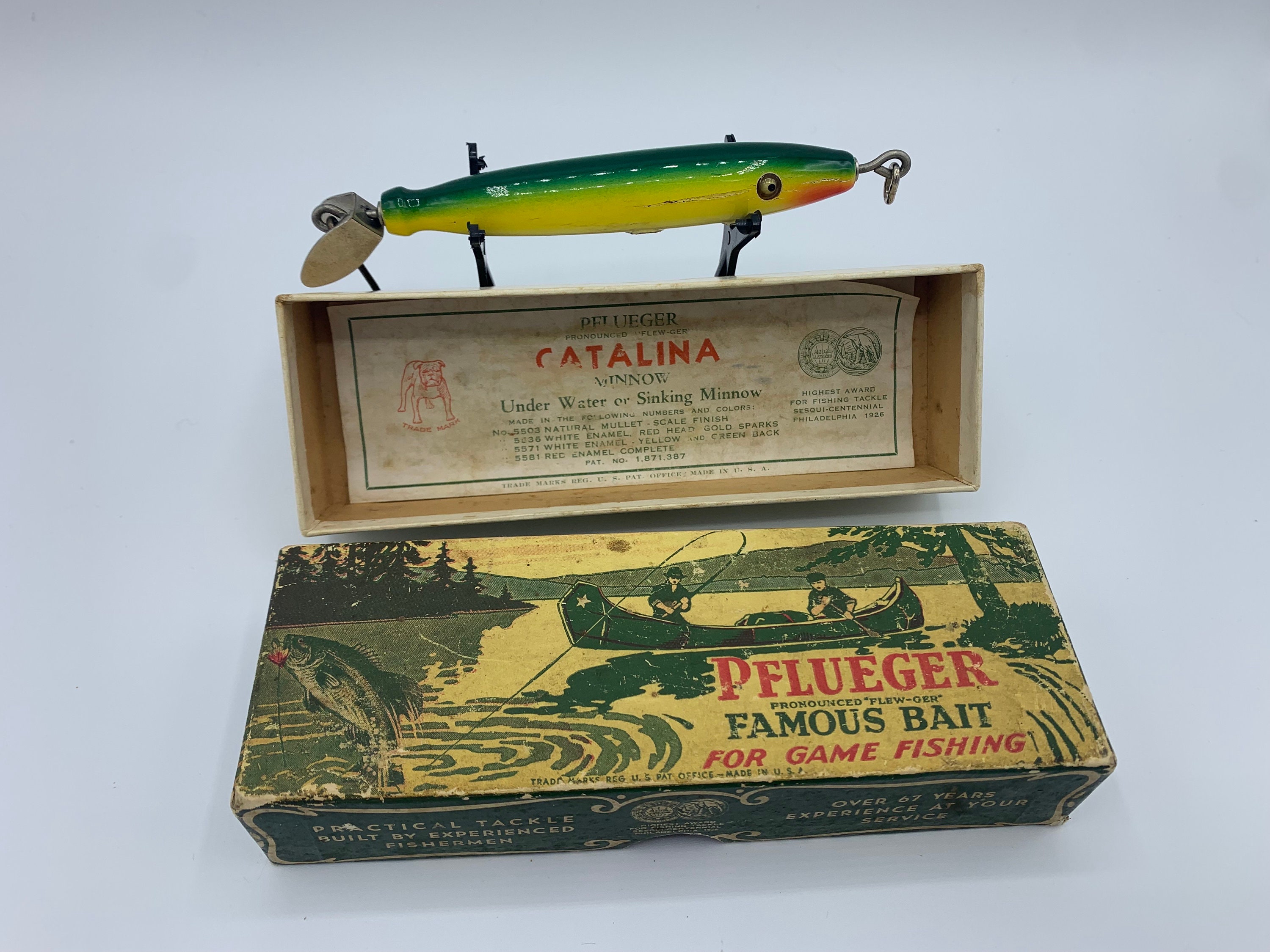 Lot - Vintage Fishing Tackle Box w/ Lures, Reel, Etc.. (Heddon, South Bend,  Shakespeare, Etc..)