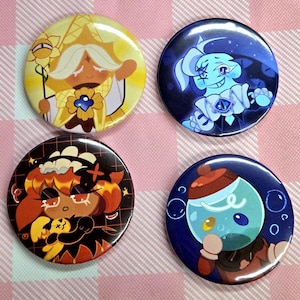 Pode incluir: Quatro botões redondos com personagens de desenhos animados. Os botões têm um acabamento brilhante e apresentam personagens em tons de amarelo, azul, laranja e castanho. Cada botão exibe um design de personagem único, com detalhes intrincados e cores vibrantes.