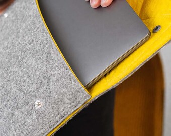 Felt MacBook sleeve for MacBook Air 15″ & MacBook Pro 16″ with snap closure and outer pocket – in 8 colors