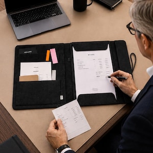 Felt document folder suitable for A4 documents as well as tablets and laptops up to 13 inches, A4 felt folder in black-black (HELLA)