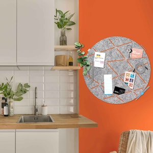 Pinboard circle with slots for pinning and sticking, memo board felt, pinboard kitchen, beautiful pinboard office, memo board home office (CIR)