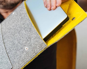 Pochette en feutre pour tablettes et ordinateurs portables avec boutons-pression en gris-jaune clair, pochette enfichable pour iPad en 5 tailles, 10 à 17 pouces (ENNO)