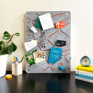 Rectangular pinboard with slots for pinning and sticking, felt memo board, kitchen pinboard, beautiful office pinboard, home office memo board (REK)