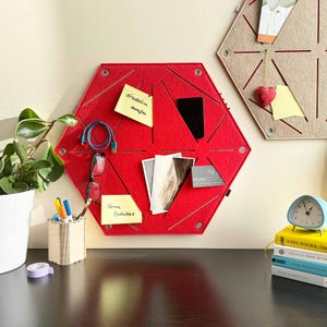 Honeycomb pinboard with slots for pinning and sticking, felt memo board, kitchen pinboard, beautiful office pinboard, home office memo board (HEX)