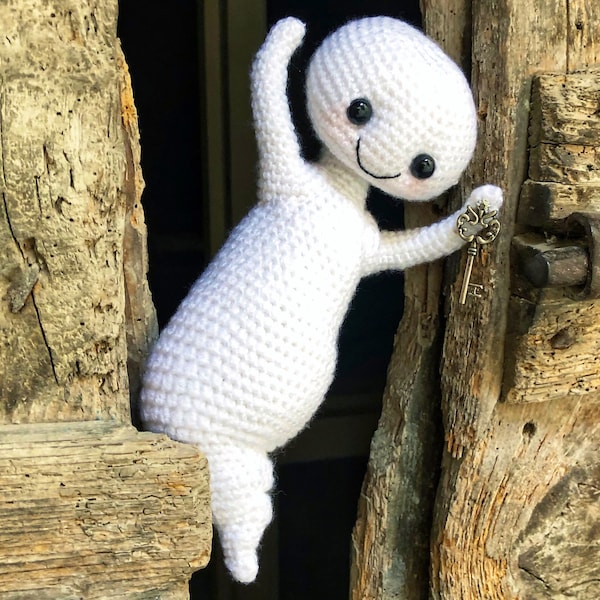 The Very Scary Ghost crochet pattern, little crochet ghost, easy crochet toy, stuffed plushie, illustrated tutorial, perfect gift Halloween