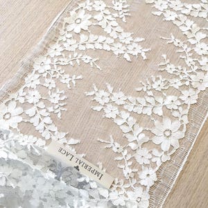 Adorno de encaje azul claro, encaje francés, encaje Chantilly, adorno de encaje bordado, encaje blanco, adorno de encaje nupcial, encaje floral para boda MK00149