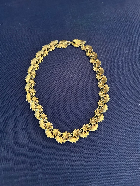 Napier Gold Tone Choker Necklace Textured Overlap… - image 4