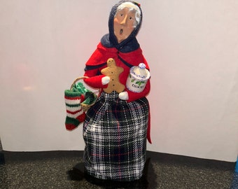 Byers Choice Caroler 2002 Traditional Grandparent Shopper Cookie Jar, Gingerbread Man