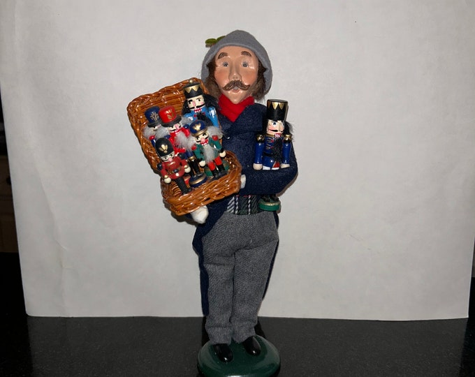 Byers Choice the Carolers Nutcracker Vendor Vintage 2003 Discontinued