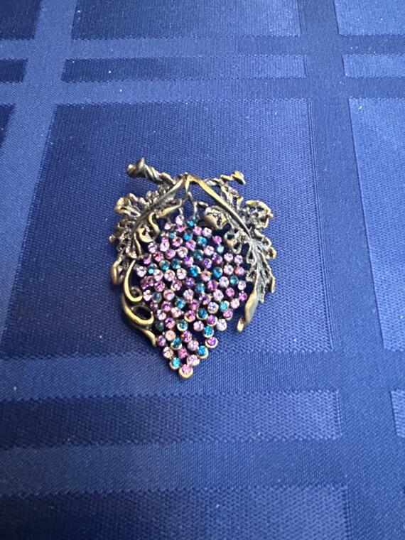 Collana Vintage Kirks Folly Con Ciondolo Cupido E Catena - Oro E Aurore Boreali