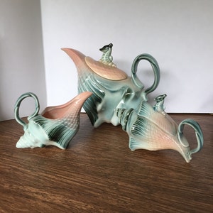 Mid Century Vintage Hull USA E-15 Conch Shell & Seahorse Tea Set