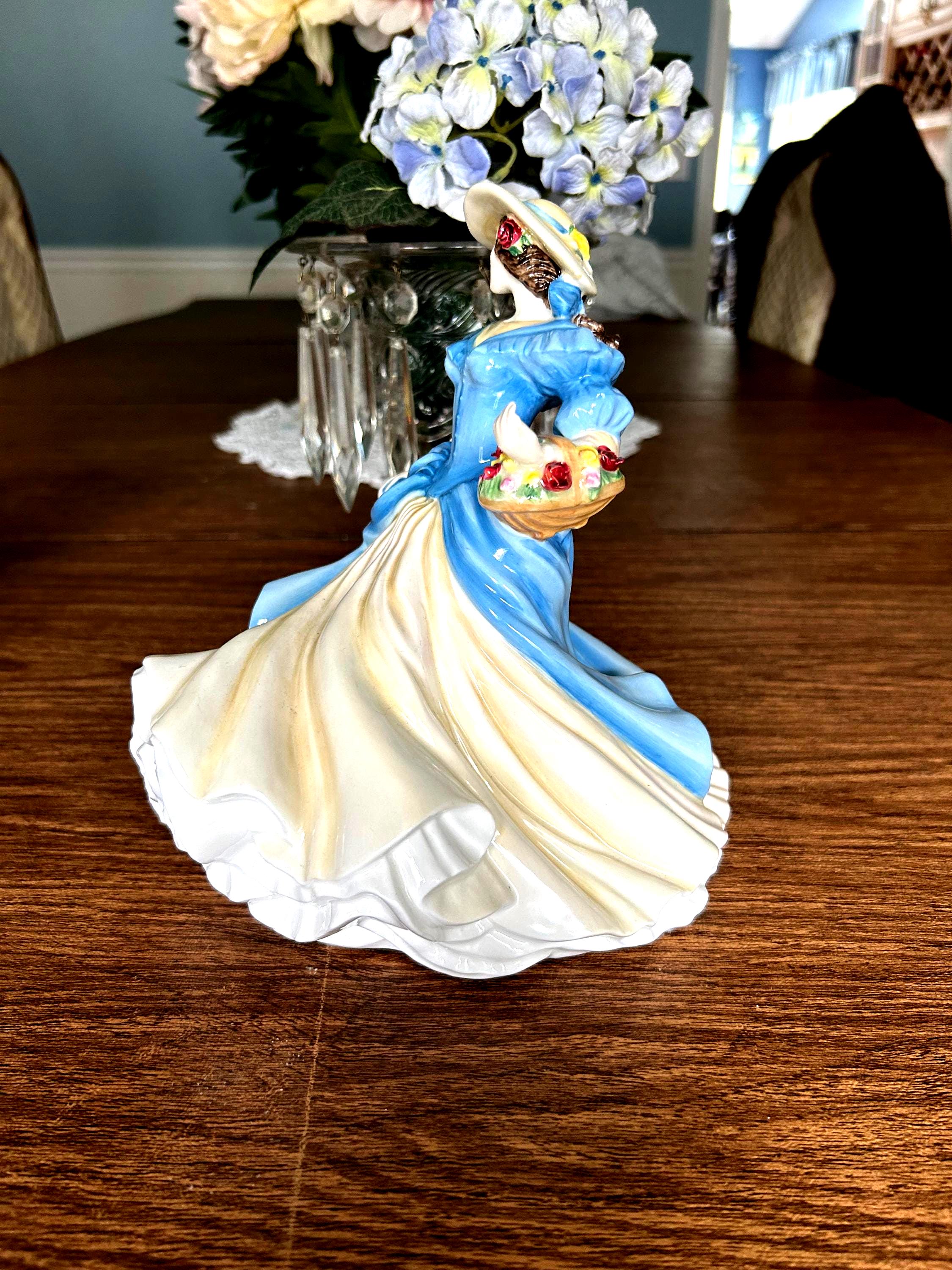 Vintage Royal Doulton Figurine Lady Anna Louise HN 4966, Prestige