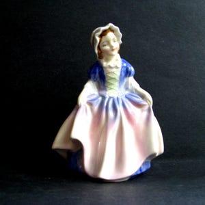 Royal Doulton Figurine Dinky Do HN#1678 4 1/2&quot; Tall