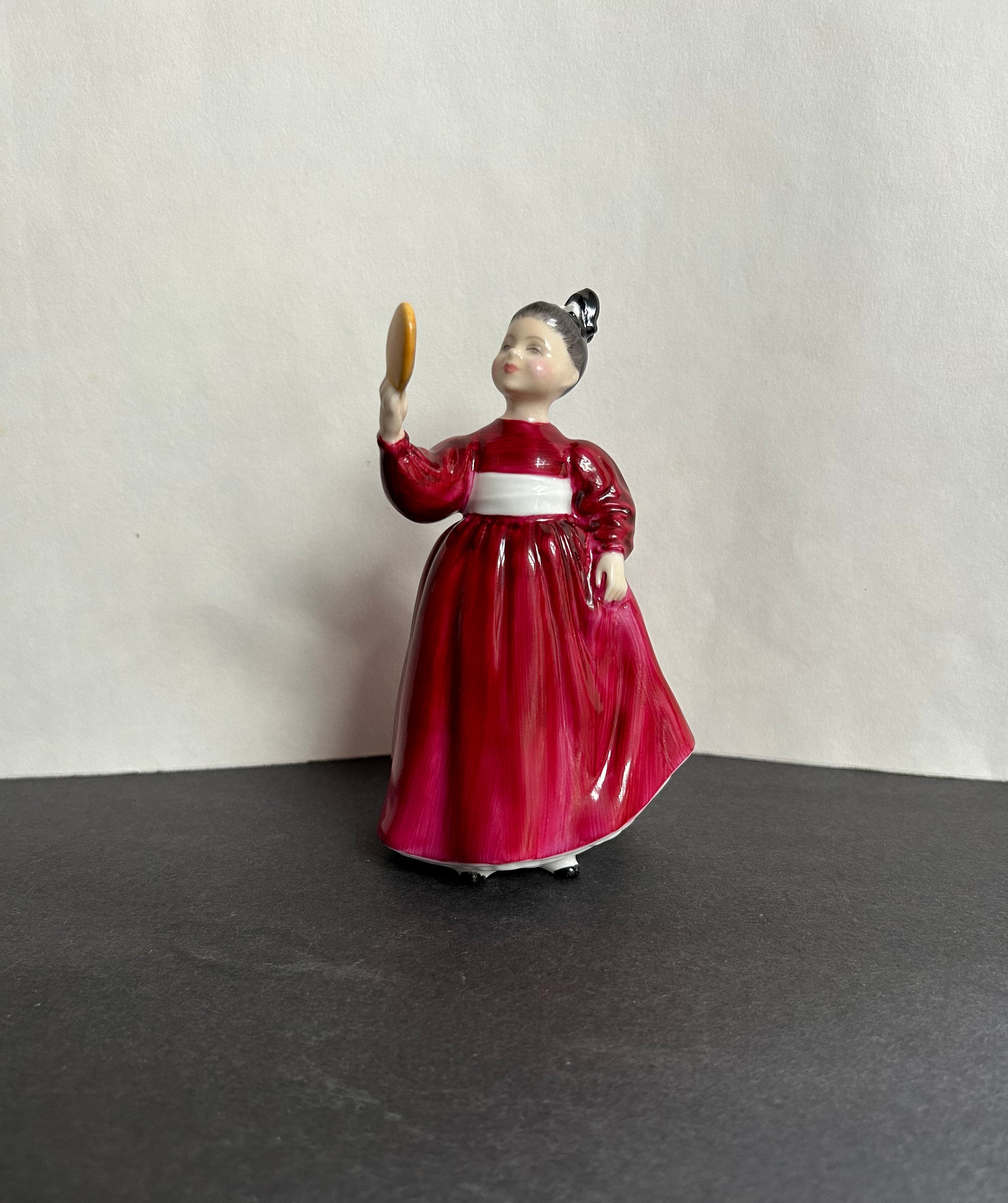 Vintage Royal Doulton “vanity” Porcelain Figurine, HN 2475 - Etsy