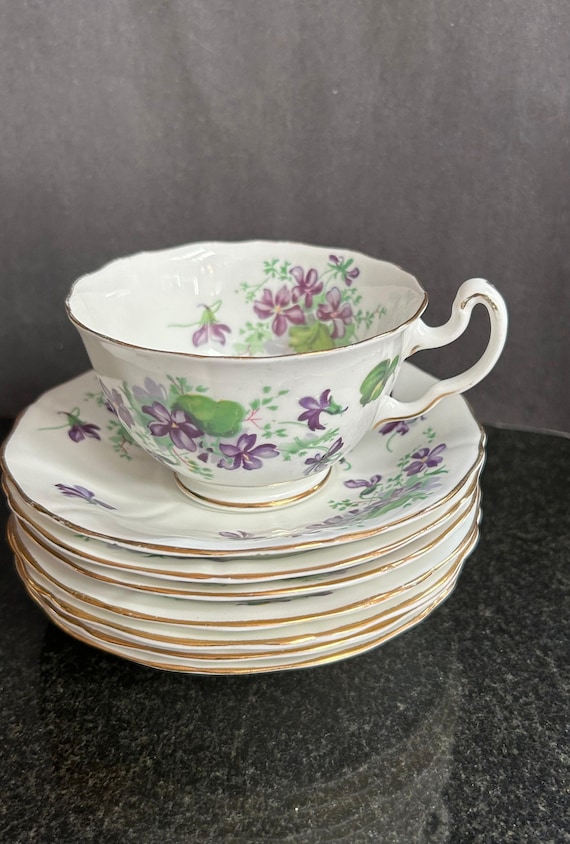 Adderley BONE CHINA ティーカップ・皿セット　ヴィンテージ Adderley Bone China Teacup and Saucer Set: Violets Motif, Made in