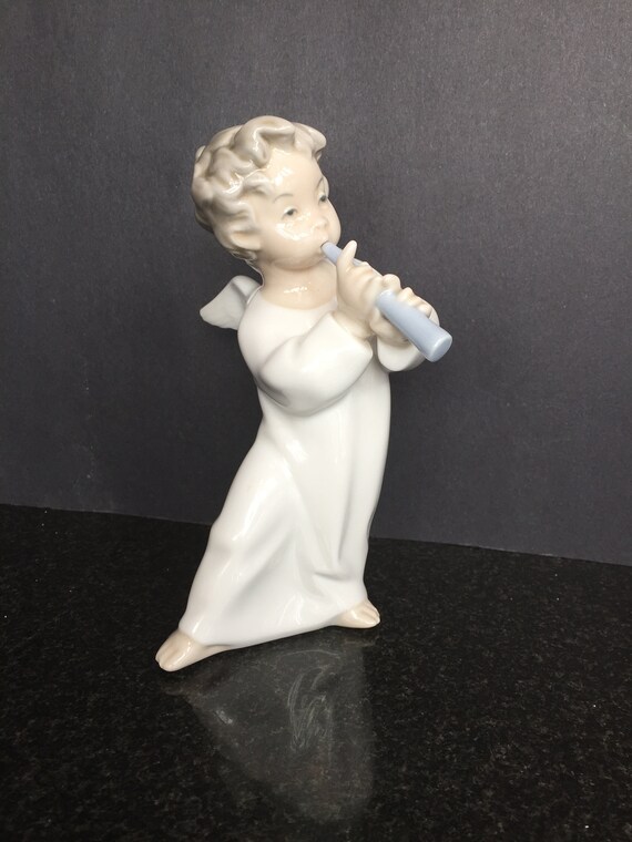 Lladro Angel Figurine: 