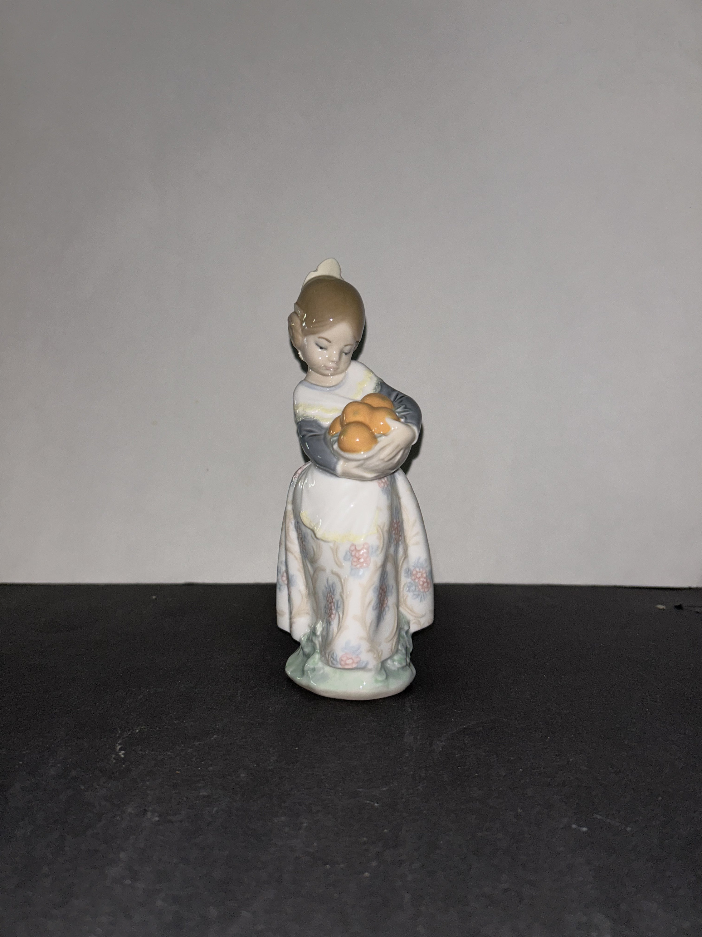 リヤドロ　バレンシアの少女 　♯4841 Lladro Valencia Girl with Oranges Figurine 4841 Pastel Glossy 7