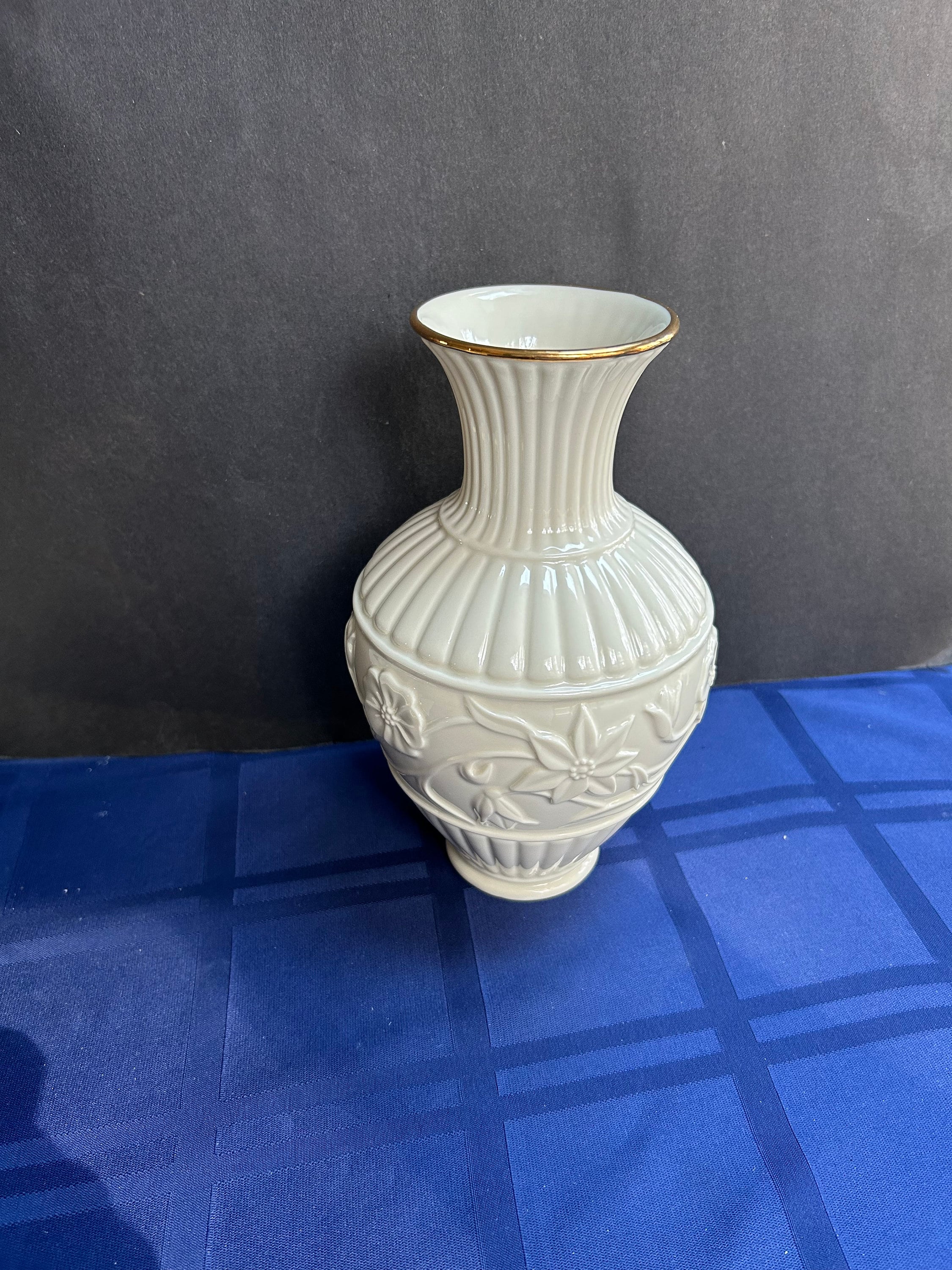 Lenox Classic Floral Vine Vase Gold Trim 9
