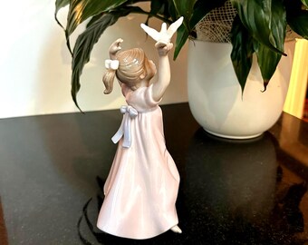 Vintage Nadal Figurine Girl With Dove - Etsy