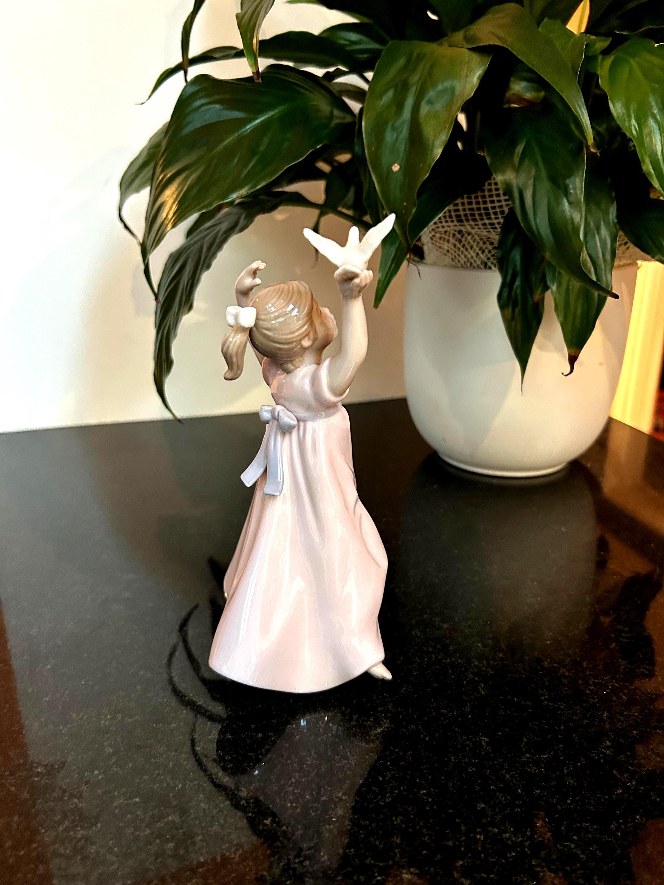 Vintage Nadal Figurine Girl With Dove - Etsy