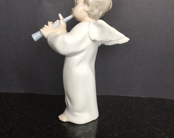 Lladro Angel Figurine: 