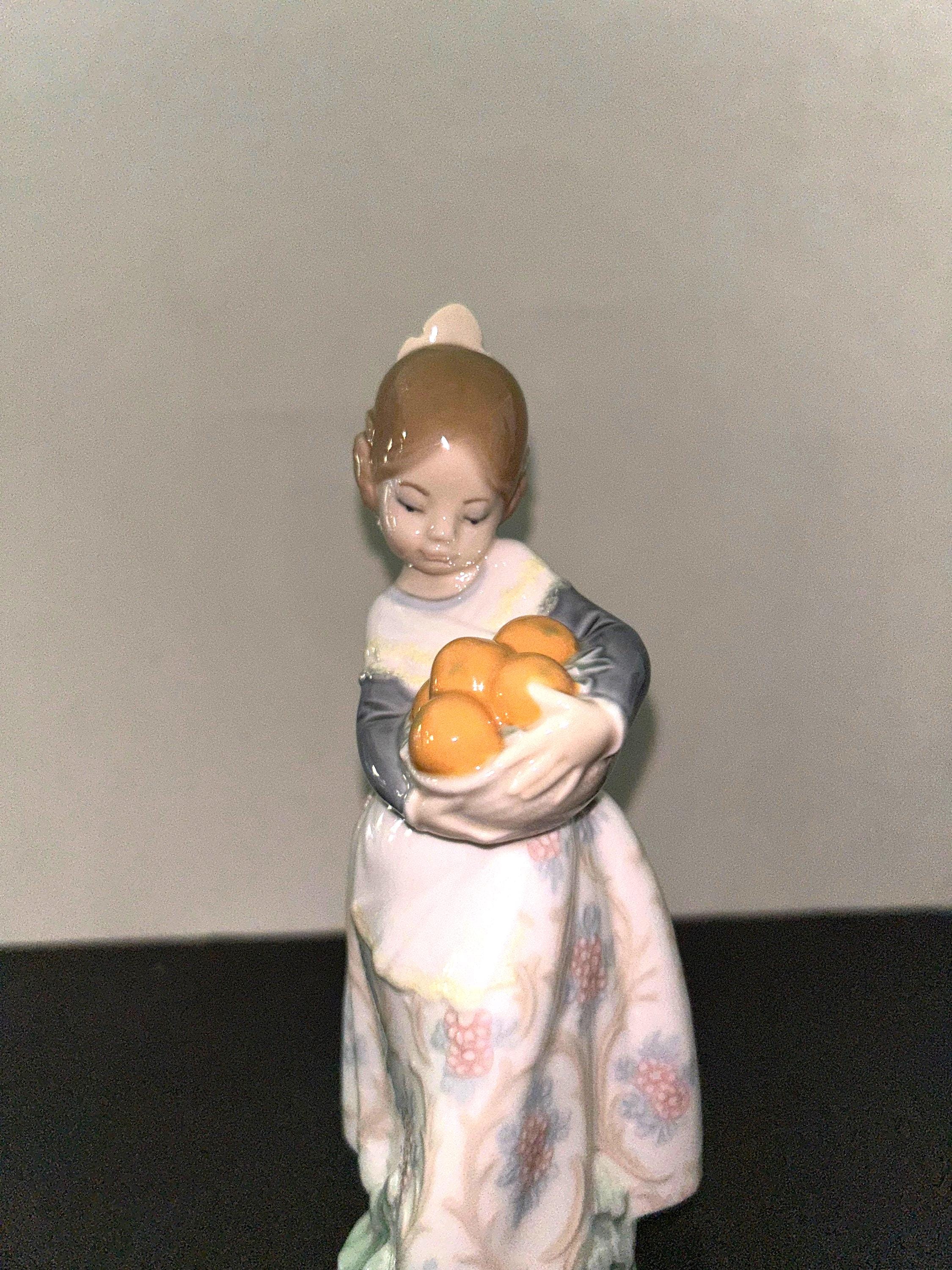 Lladro Valencian Girl 4841 Porcelain Figurine | Hand Made Designed